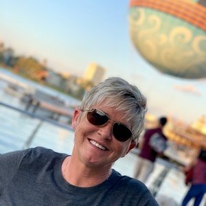 Meet your Posher, Ellen